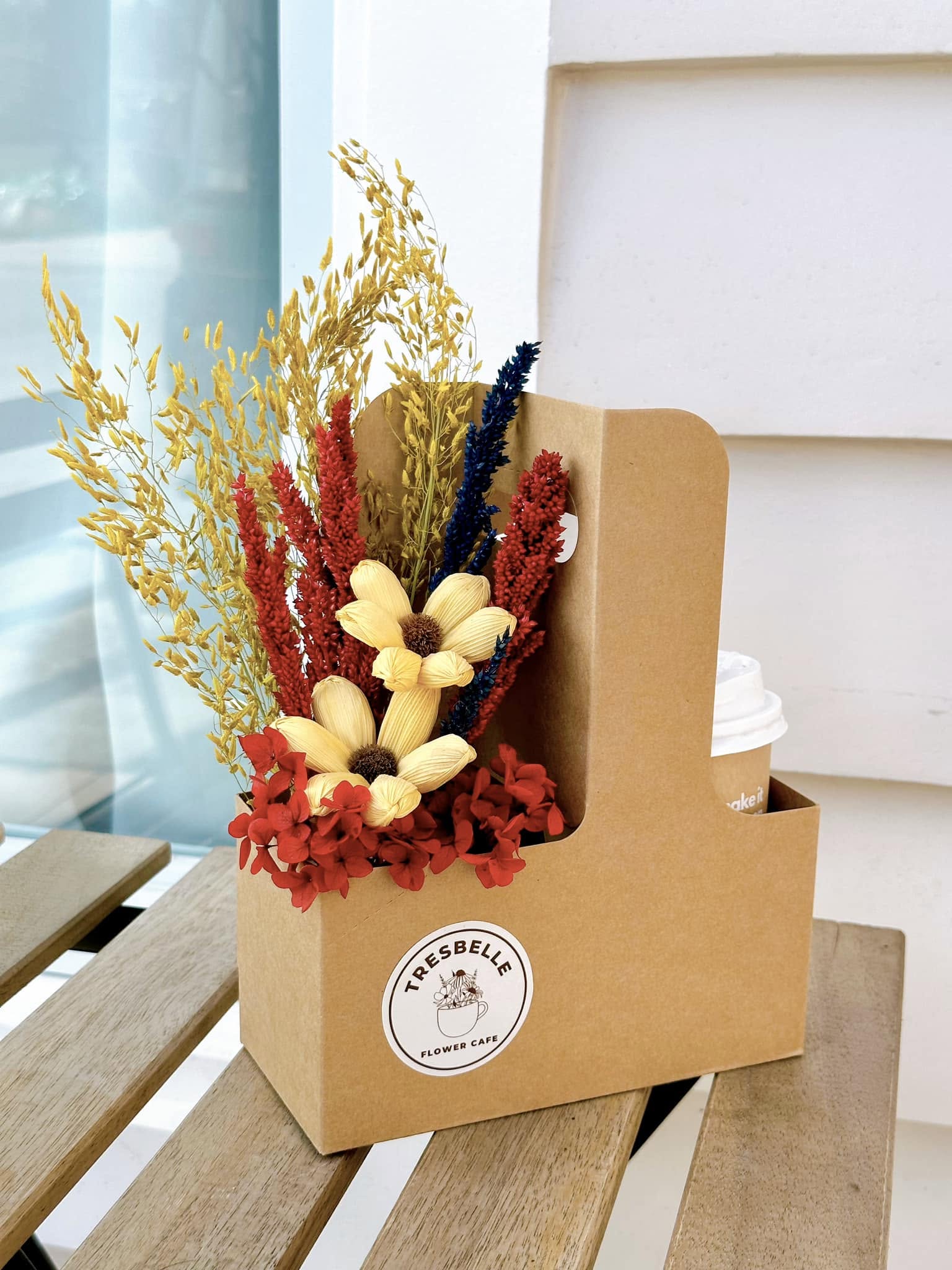 Dried flower arrangement at Tresbelle